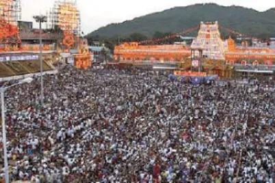 Tirumala-devotee-rush-at-Tirupati-temple-with-long-Sarva-Darshan-queues.webp