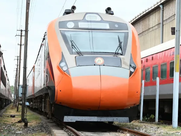 Train supervisor arrested as gang leader in phone theft network with 18 stolen smartphones