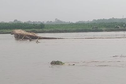 Unseasonal-Floods-in-Bihar-after-Nepal-rain-swell-the-Kankai-River-and-wash-away-bridge.jpeg