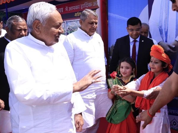 Women expressing concern over Nitish Kumar Delhi Visit during Samriddhi Yatra event in Patna