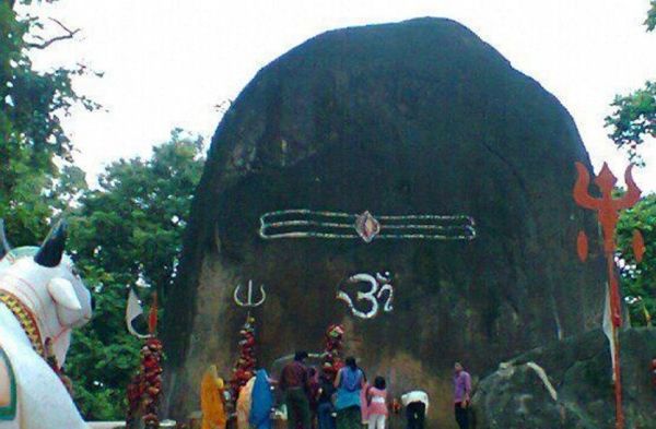 World Largest Shivling arrives in Bihar’s Gopalganj amid grand welcome