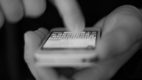 Fake trading app scam in Mysuru led to ₹1.77 crore loss. Police warn against WhatsApp investment frauds.