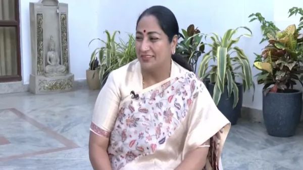 BJP leader Rekha Gupta praising PM Narendra Modi as both strong father and caring mother