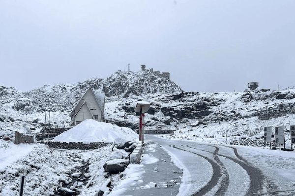 Sikkim tourist arrivals 2025 with travellers enjoying scenic Himalayan views